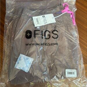 Figs Soeng Smokey Taupe Scrub Pants with Magenta Stitching - M